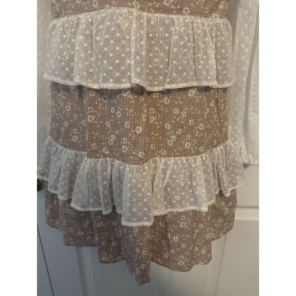 NWOT Social Tourist Lace Sleeve Ruffled Dress Open Back M - Picture 3 of 8